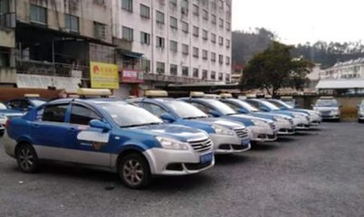 旌德縣出租汽車停運(yùn)時，應(yīng)急服務(wù)車隊(duì)上崗沖在前